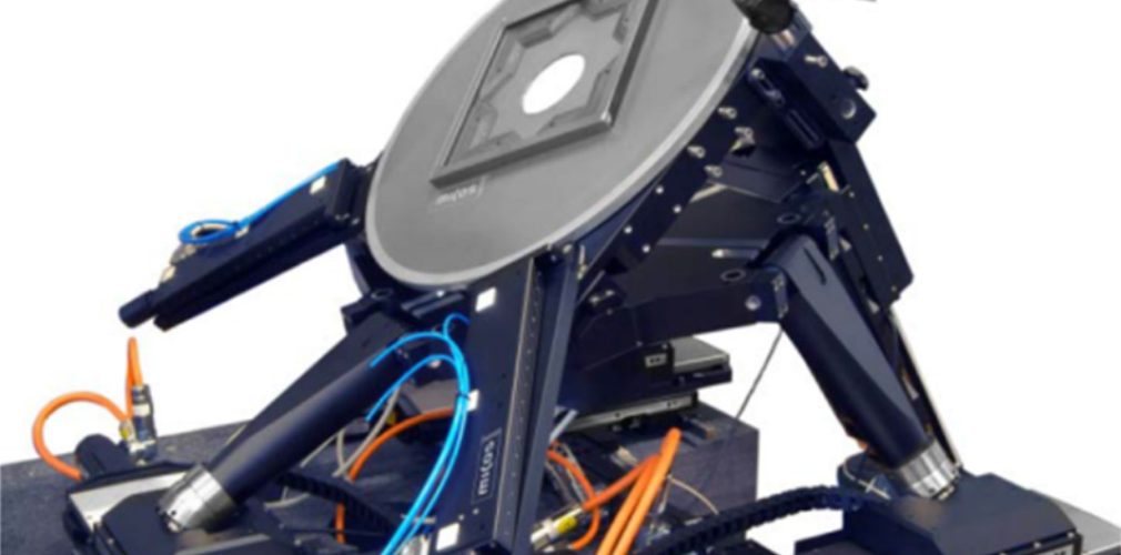 Image 4. Positions samples with micrometer precision: the six-axial parallel kinematic is symmetrically designed, where three "legs" of fixed length interact with the platform, which in turn are each supported by an XY stage combination (Image: PI)
