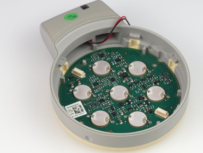 Image 3. Interior of the ultrasound transducer. Seven identical piezo elements are arranged symmetrically and operate both as transmitter and receiver for ultrasound. (Image: Philips) 