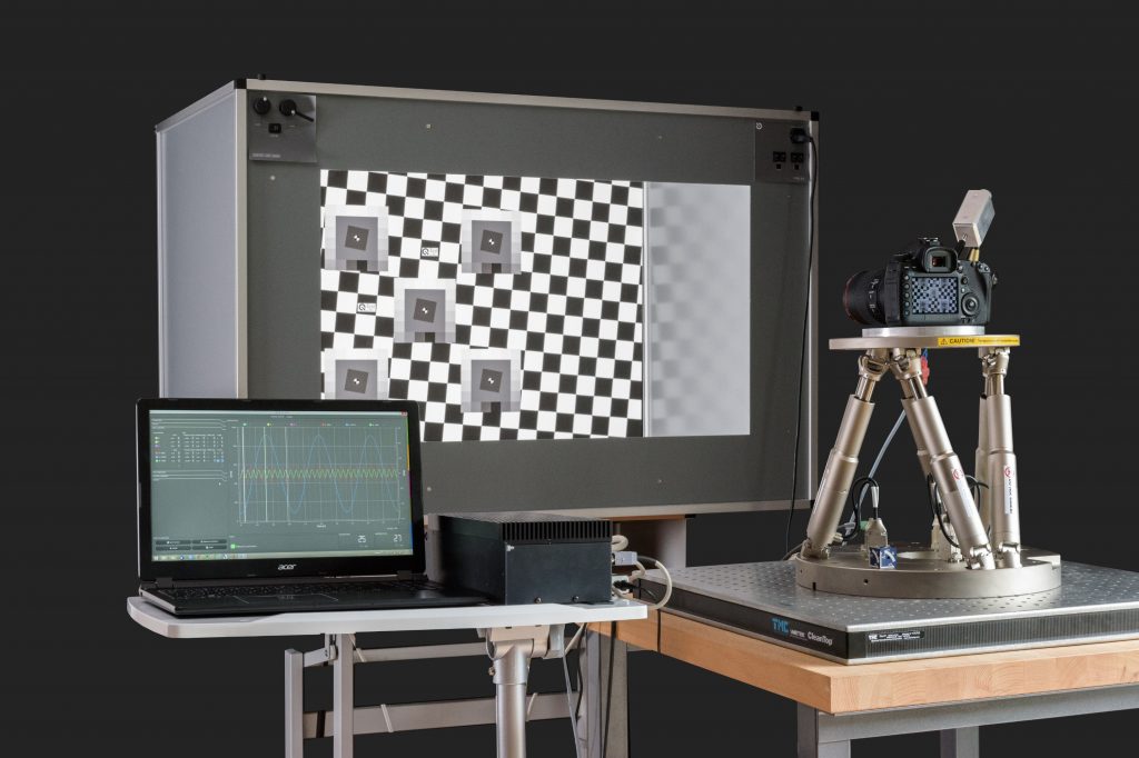 Image 4. Setup with the STEVE 6D (Stabilization Evaluation Equipment) system for testing the image stabilization in a camera: The H-840 is used here. (Image: Image Engineering)